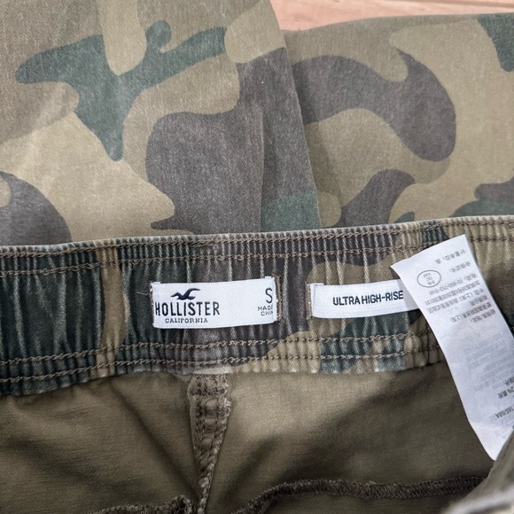Hollister Ultra High Rise Button Fly Camo Pants Small Utility Gorpcore Raw Hem - Picture 5 of 7